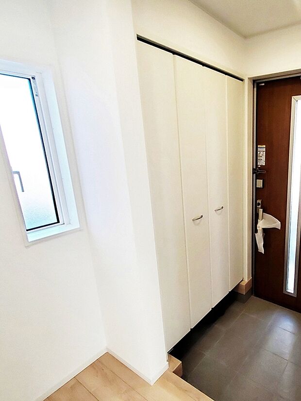 【SCL】 可変棚で収納物にあった高さへ調整可能な大型シューズボックス。