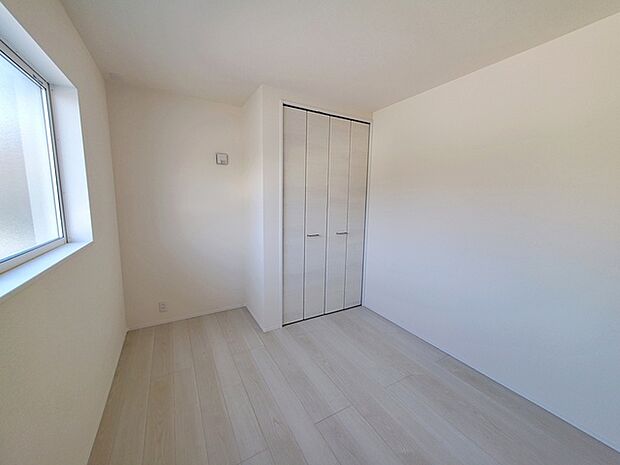 【洋室5.44帖】 客間として利用したり、子供部屋や書斎にするなど、様々な使い方ができます。