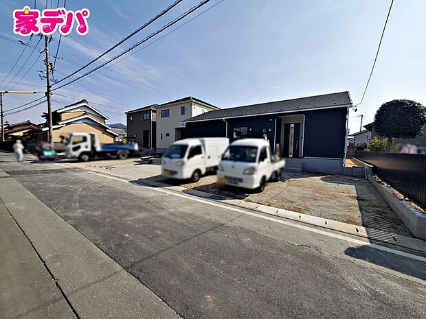 【新築分譲全3棟】ご成約キャンペーン実施中。詳細はスタッフまでお問合せ下さい。(右側の建物になります)