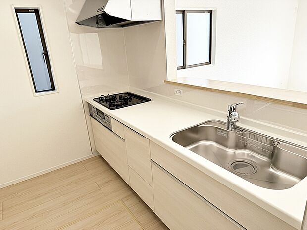 【キッチン】 人気の対面キッチンは料理をしながらご家族やお客様との会話が楽しめます!