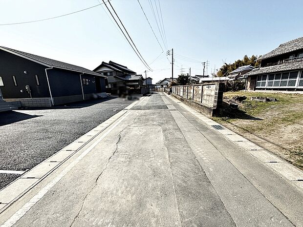 前面道路:北西側約5.1m幅、静かな住宅街で車の出入りもスムーズです。