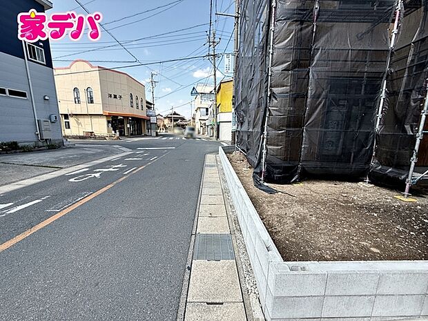 前面道路も広く車通りも少ないので、運転が苦手な方でも自分のペースで駐車ができます