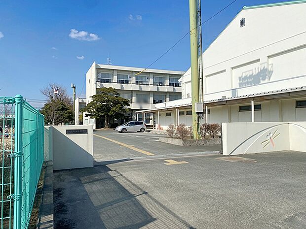 小坂井東小学校（350m）