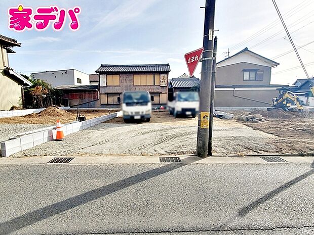 【2号棟】建築予定地です! ・4LDK ・LDK18帖、隣接洋室4.5帖 ・全居室収納完備 ・パントリー ・2部屋からアクセスできるバルコニー ・並列駐車場2台可