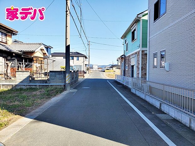前面道路が約5mと広いので運転が苦手な方にも安心です