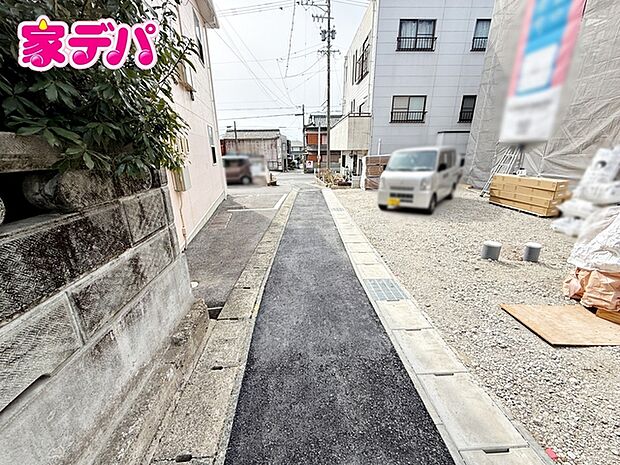 前面道路:東側約2m幅
