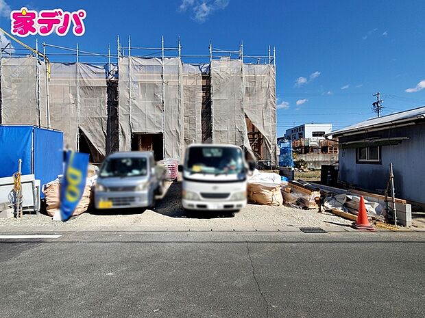 【2号棟】上棟しました! ・長期優良住宅 ・5LDK ・LDK15.75帖、隣接洋室3.75帖 ・全居室収納完備 ・パントリー ・全室フローリング ・インナーバルコニー ・並列駐車場3台可