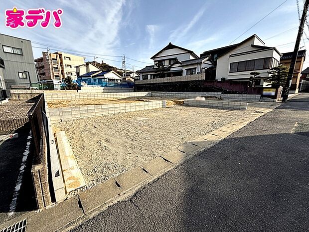 【1号棟】建築予定地です！ ・長期優良住宅 ・オール電化 ・5LDK ・LDK16.5帖、隣接洋室5帖 ・全居室収納完備 ・パントリー ・2面バルコニー ・並列駐車場3台以上可