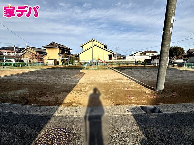 【2号棟】建築予定地です！ ・長期優良住宅 ・3SLDK ・LDK18.2帖 ・ストレージルーム ・全居室収納完備 ・パントリー ・リビング階段 ・並列駐車場2台可