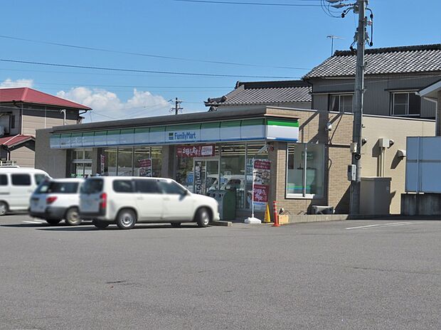 ファミリーマート蒲郡塩津店（570m）