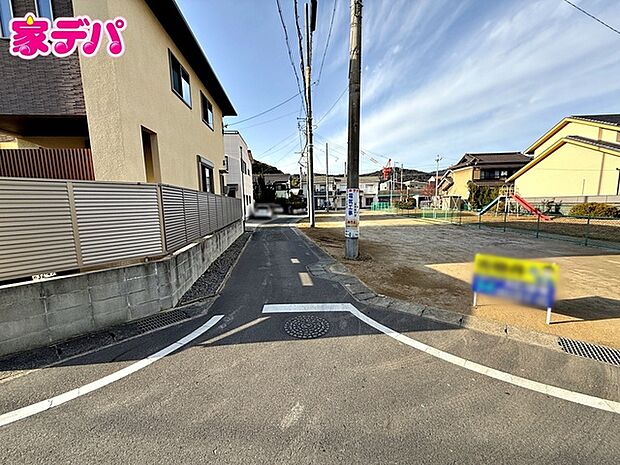 前面道路：南西側約4ｍ幅