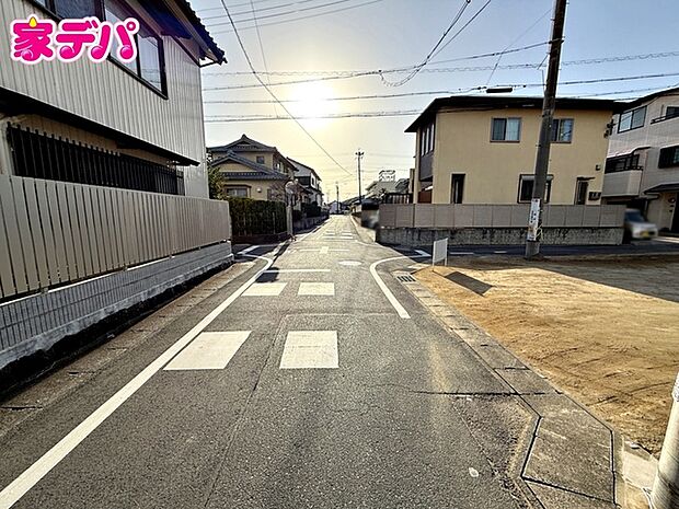 前面道路：南東側約4.9ｍ幅