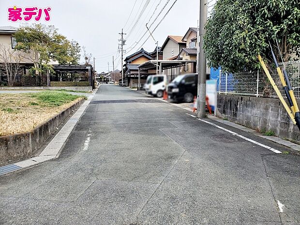 前面道路が6mと広いので運転が苦手な方にも安心です。