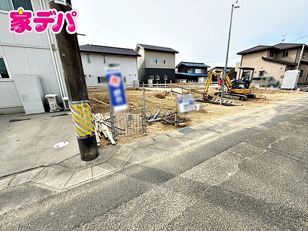 【3号棟】建築予定地です! ・4LDK ・LDK15帖、隣接洋室5.2帖 ・全居室収納完備 ・リビング収納 ・家事動線良好な間取り ・全室2面採光 ・広々バルコニー ・防犯カメラ ・駐車場並列3台可