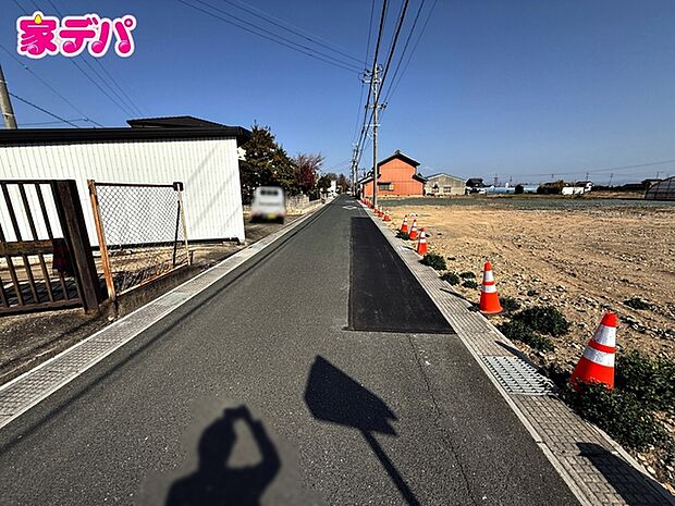 前面道路：北西側約5ｍ幅