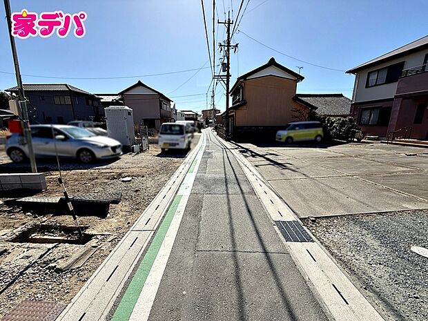 前面道路:西側約4m幅