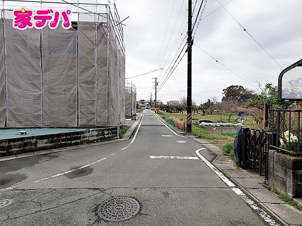 前面道路:西側約4m幅