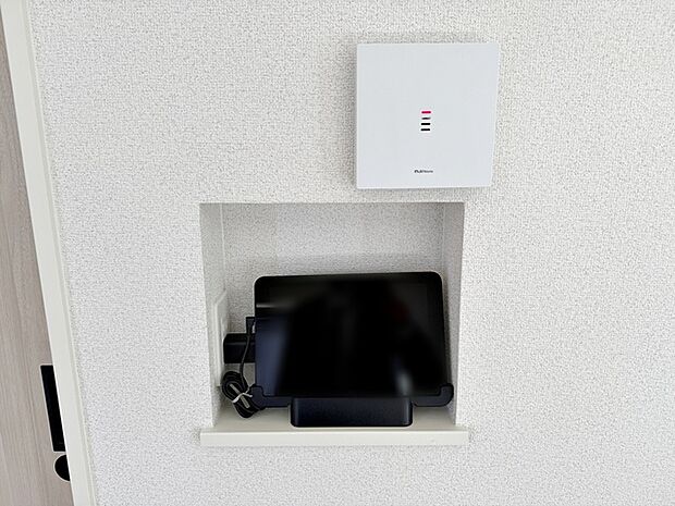タブレットやスマホで、家中どこにいても応答可能。自動音声もあるので忙しい時に便利です。