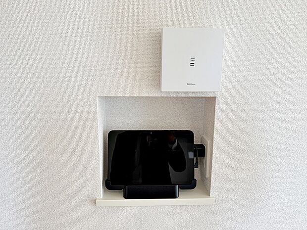 タブレットやスマホで、家中どこにいても応答可能。自動音声もあるので忙しい時に便利です。