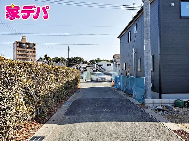 静かな住宅街で、車の出入りもスムーズです。