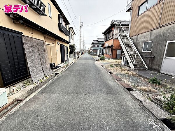 前面道路が5ｍと広いので運転が苦手な方にも安心です