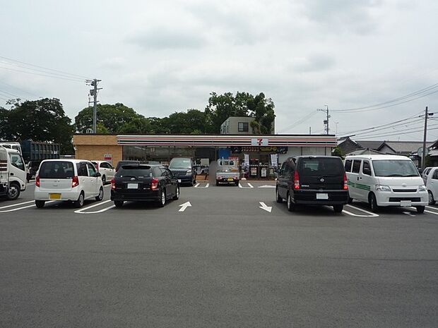 セブンイレブン豊川桜町店(560m)