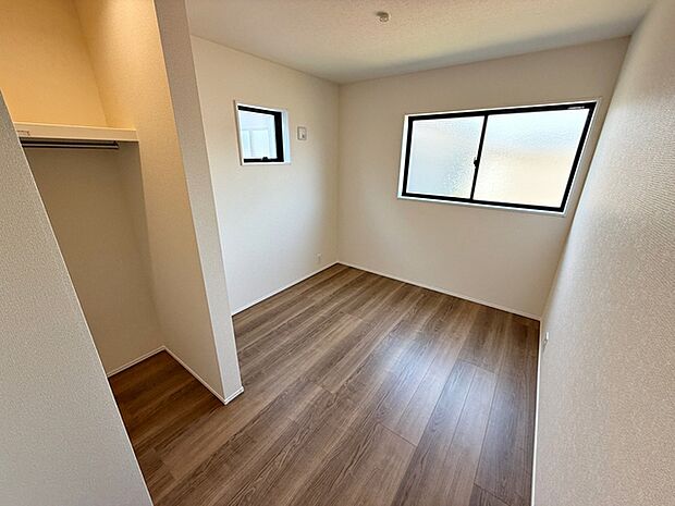 【洋室5.06帖】 お子様にとっての初めての「自分の部屋」。学習机やベッドの配置もラクラクです。