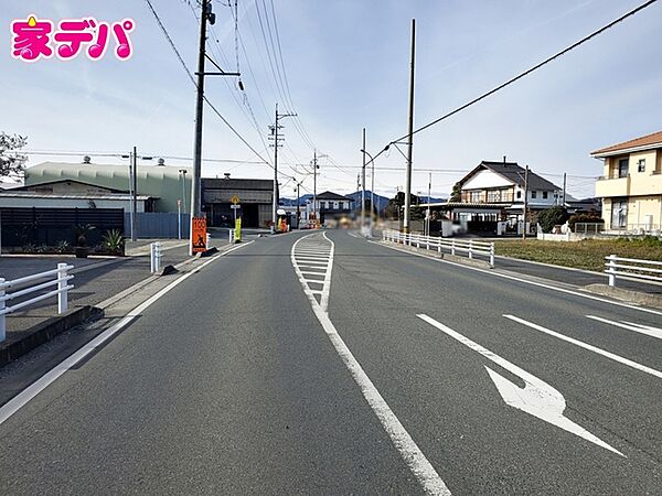 前面道路：南側約8ｍ幅