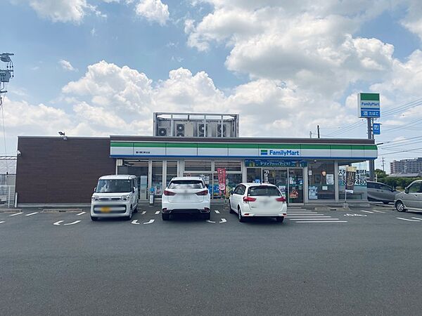 ファミリーマート豊川野口町北店（250m）