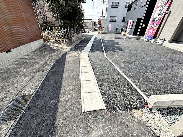 前面道路:東側約2m幅