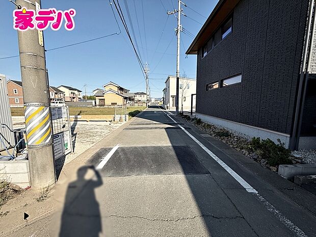 静かな住宅街で、車の出入りもスムーズです。