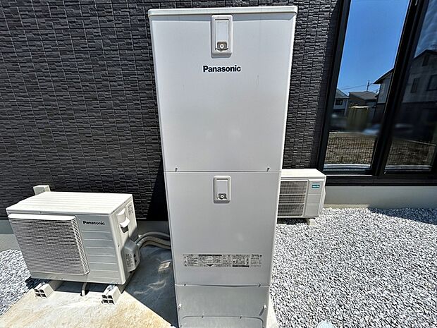 エコキュートは空気の熱を利用し、わずかな電気を使い高効率にお湯を沸かすことができます