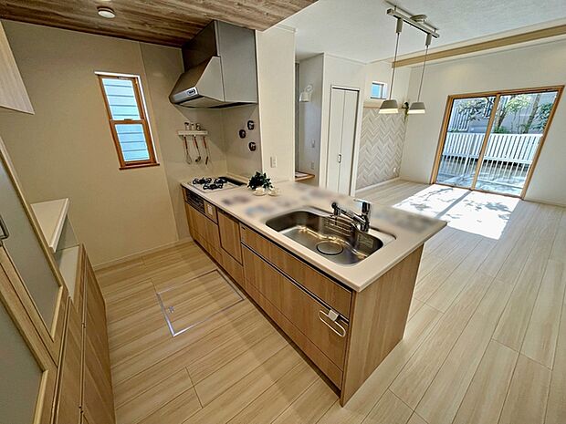 【施工例】小さなお子様にも目が届く、使い勝手の良い対面キッチンで楽しくお料理ができます!