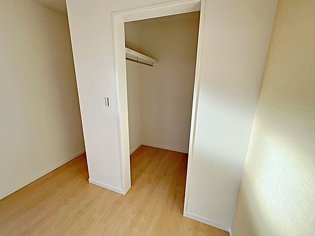 【施工例】WICは洋服、帽子、バッグなど全て収納可能！お部屋がスッキリ整理整頓できます！ 