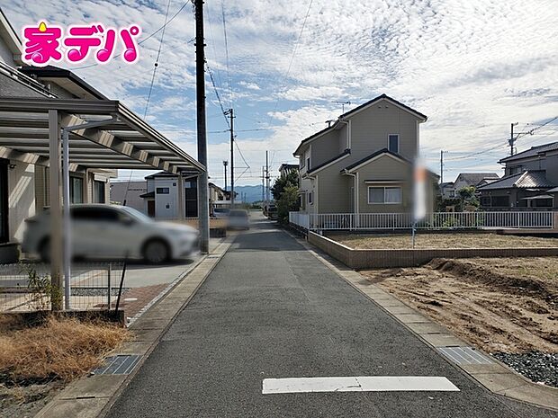 前面道路も広く車通りも少ないので、運転が苦手な方でも自分のペースで駐車ができます