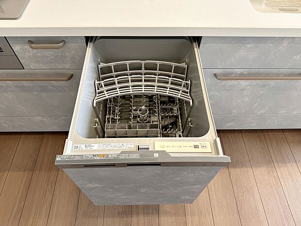 【食器洗浄乾燥機】 環境にも手にも優しい食器洗浄乾燥機付きが嬉しいですね！  