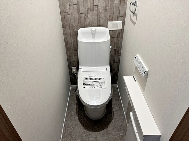 【トイレ】 トイレは1階と2階の2か所に設置。どちらも洗浄機能付!