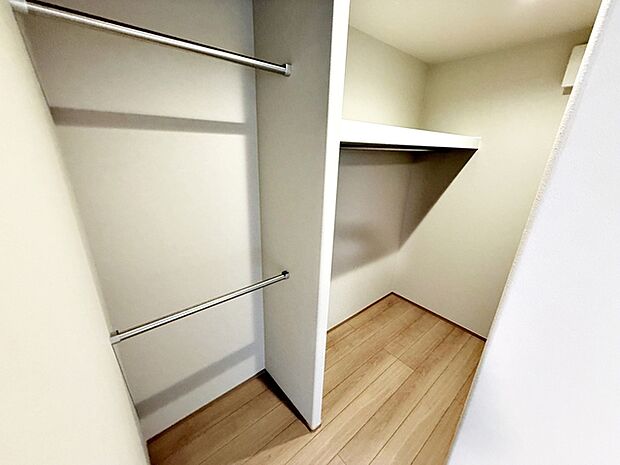 【ウォークインクローゼット】 WICは洋服、帽子、バッグなど全て収納可能!お部屋がスッキリ整理整頓できます!