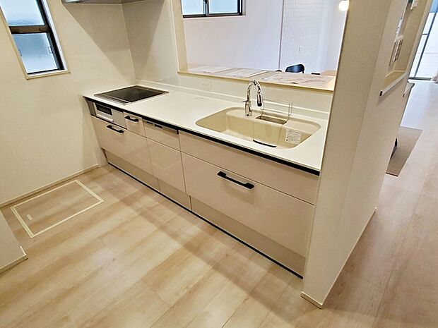 【キッチン】 人気の対面キッチンは料理をしながらご家族やお客様との会話が楽しめます！ 