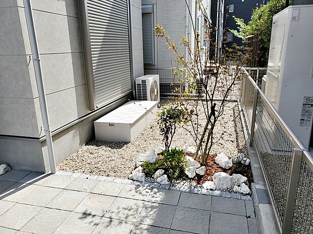 ハーブやお花を植えてガーデニングしたり、楽しみ方は自由自在！ 