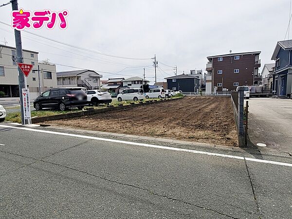 商業施設が近く、生活環境良好な立地です。