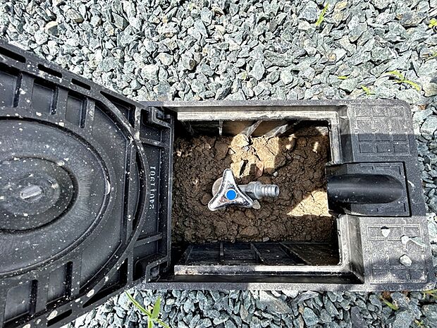 庭全体への散水、車、大きな道具の洗浄などにも便利な散水栓。