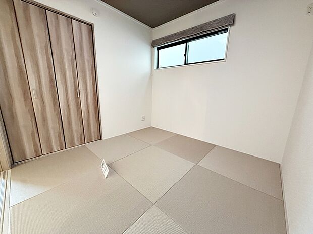 【和室4.5帖】 和モダンのお洒落な空間。普段はお子様の遊びスペースやくつろぎスペースにも使えます!