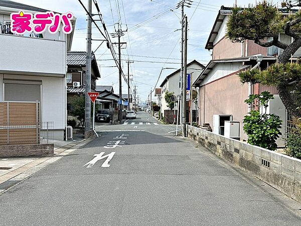 前面道路：北西側約6ｍ幅