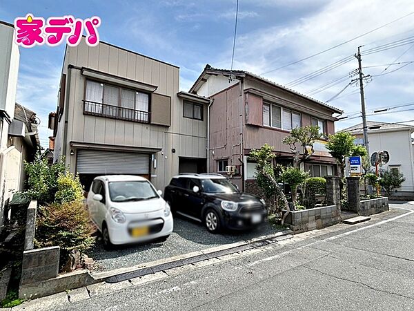 主要道路にも出やすく、車での移動にも便利な立地です