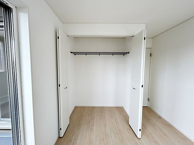 全居室に収納が完備されています。衣類や雑貨、子供のおもちゃまでスッキリ収納できます。  