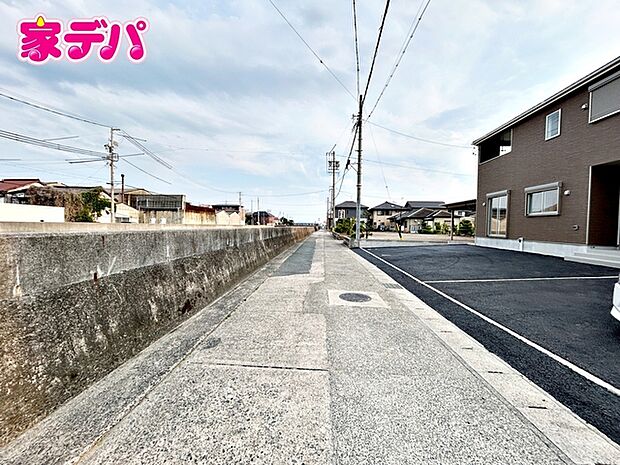 前面道路：東側約4ｍ幅