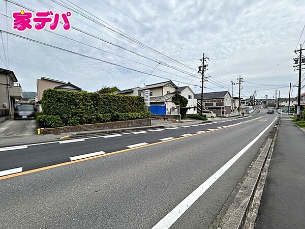 前面道路：西側約12ｍ