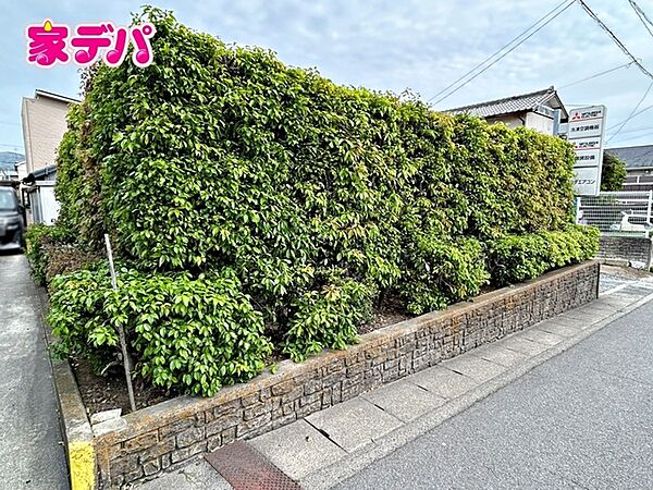小学校や保育園も近く、子育て世帯にもうれしい住環境！