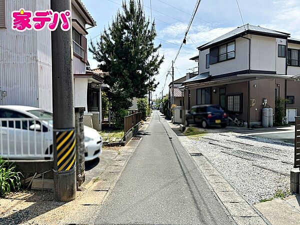 静かな住宅街で、車の出入りもスムーズです。